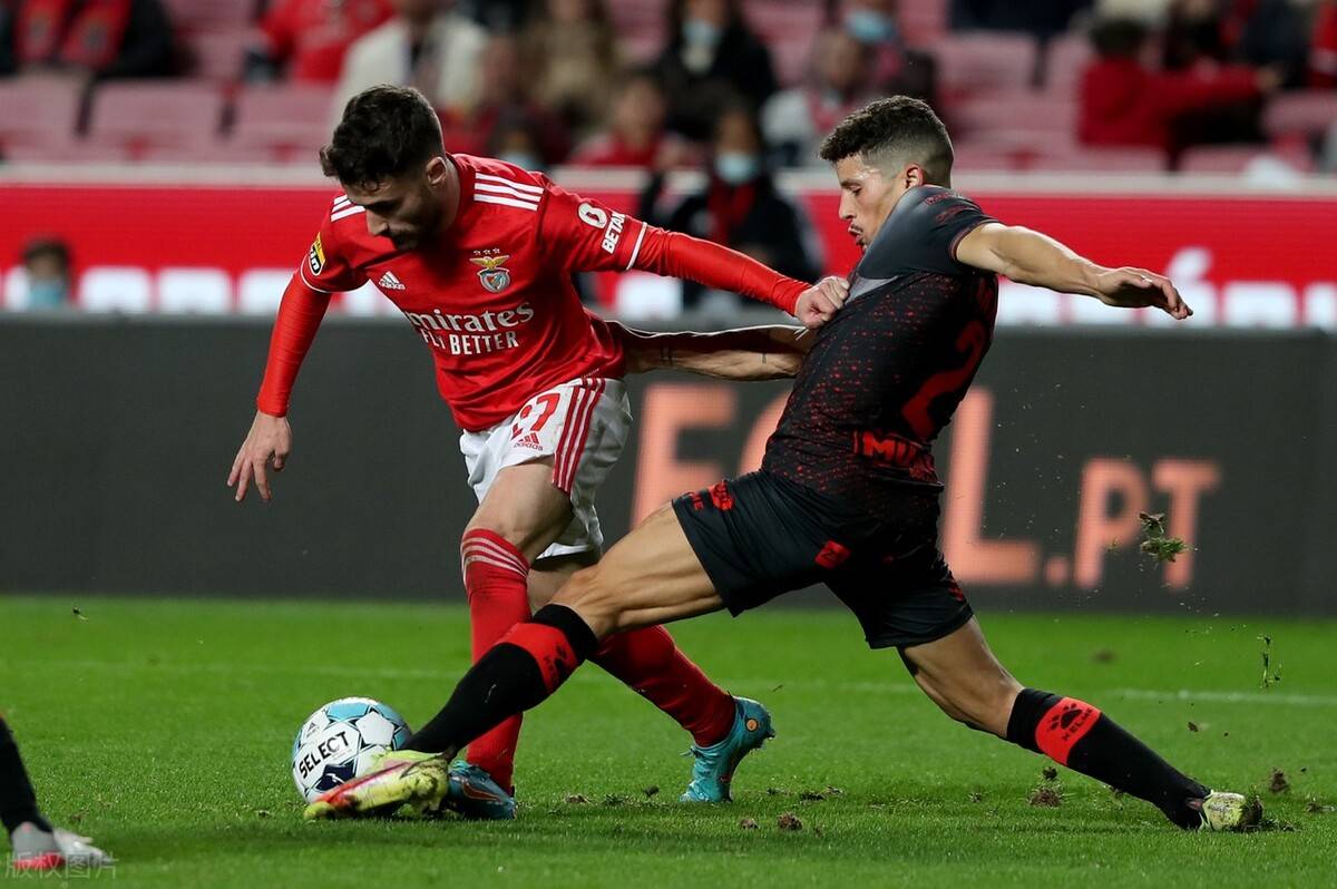 包含冲刺阶段突围战来临，休斯敦火箭围绕葡超外线爆发，压力陡增，更衣室氛围转暖的词条-开云棋牌